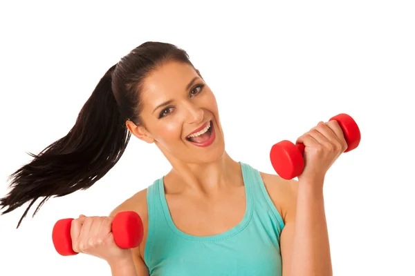 Mujer activa con pesas entrenamiento en gimnasio de fitness aislado sobre — Foto de Stock