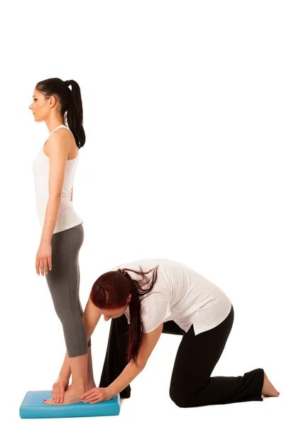 Fisioterapia - terapeuta haciendo ejercicios para mejorar el coord — Foto de Stock