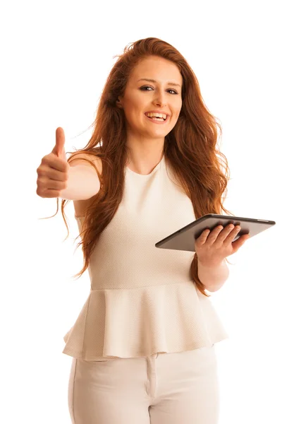 Zakelijke vrouw brousing het web op een tablet duim opdagen als — Stockfoto