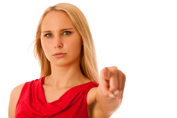 Negócio irritado Mulher em camisa vermelha apontando para cópia espaço isol — Fotografia de Stock