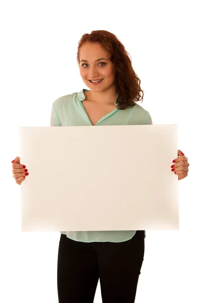 Firma. Mujer sosteniendo una gran tarjeta blanca en blanco. Emoción positiva — Foto de Stock