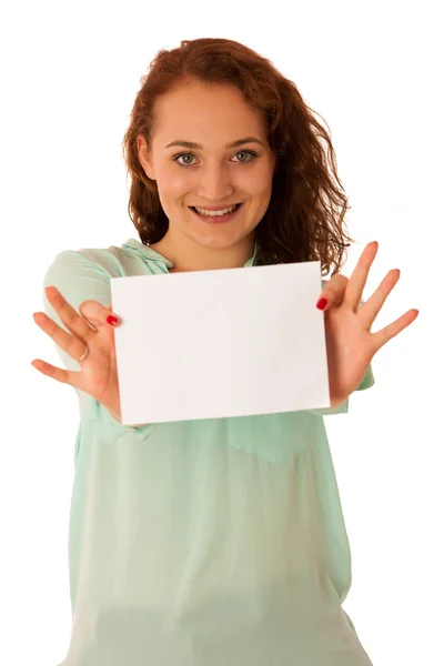 Placa. Mulher segurando grande cartão branco em branco. Emoção positiva — Fotografia de Stock