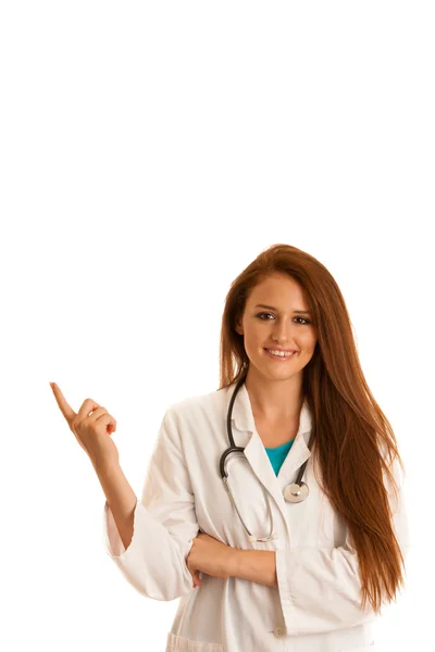 Opieki zdrowotnej i medycyny - lekarz młoda kobieta na białym tle nad odrobina — Zdjęcie stockowe