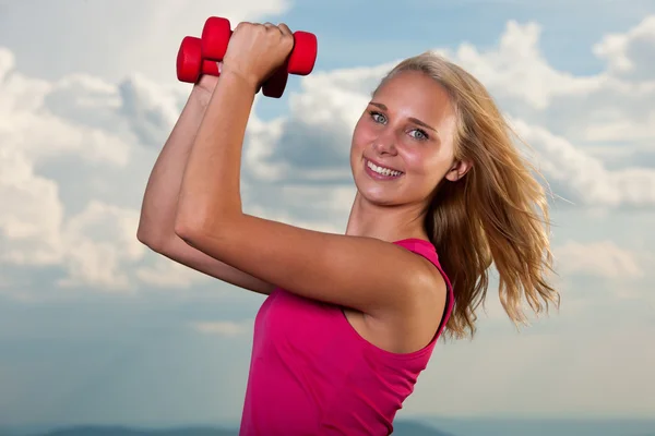 Sucesso esporte estilo de vida saudável - ajuste mulher loira treino com d — Fotografia de Stock