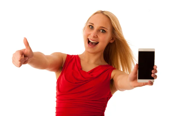 Mutlu sarışın kadın üzerinde beyaz backgr izole bir smartphone gösterir — Stok fotoğraf