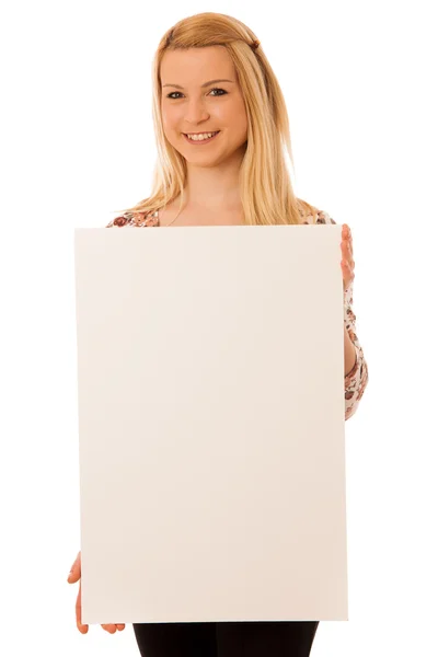 Ładny blond kobieta z pusty transparent biały na białym tle nad białym bac — Zdjęcie stockowe