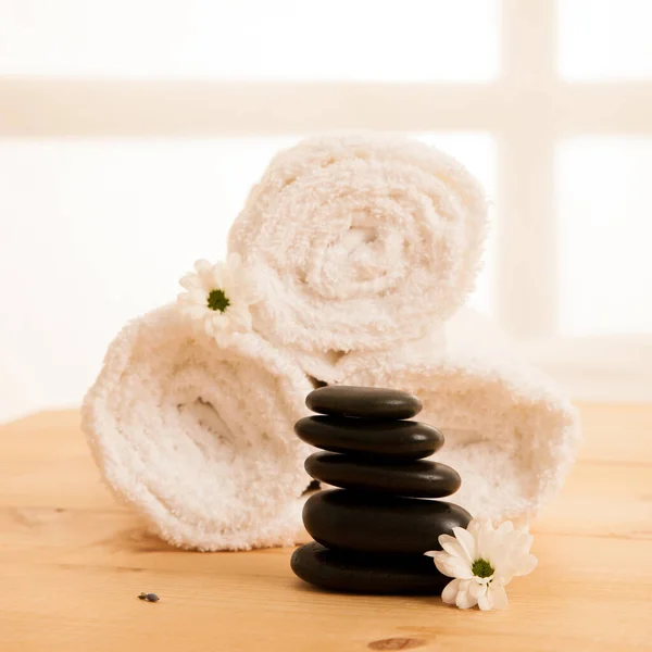 Handtücher Und Massageriegel Auf Tisch Wellness Salon — Stockfoto