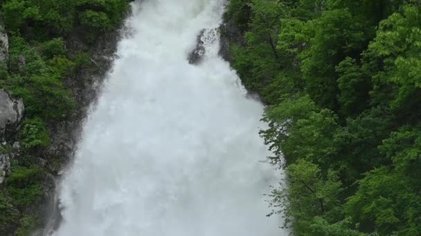 Gran Cascada Bosque Después Fuertes Lluvias Principios Primavera Río Hubelj — Vídeos de Stock