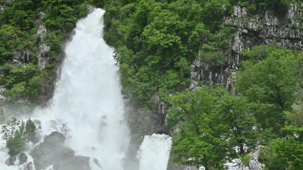 Gran Cascada Bosque Después Fuertes Lluvias Principios Primavera Río Hubelj — Vídeos de Stock