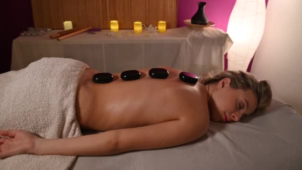 Cuidado Com Corpo Tratamento Massagem Corporal Spa Mulher Fazendo Massagem — Vídeo de Stock