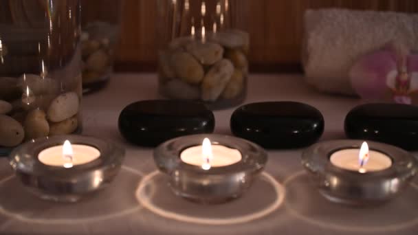 Luces Vela Encendidas Como Decoración Spa Salón Masajes — Vídeo de stock