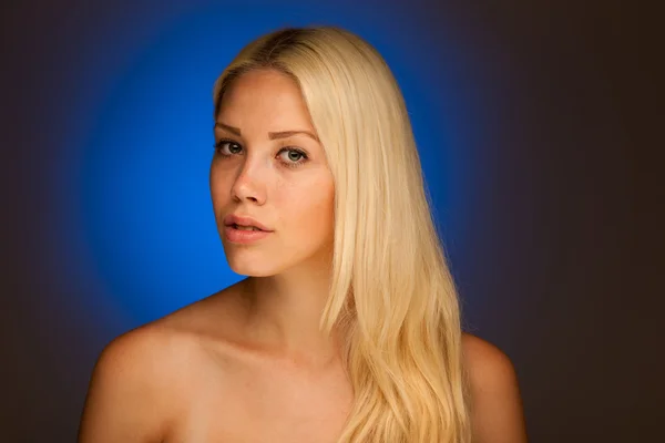 Neauty portret ładny blond kobieta — Zdjęcie stockowe