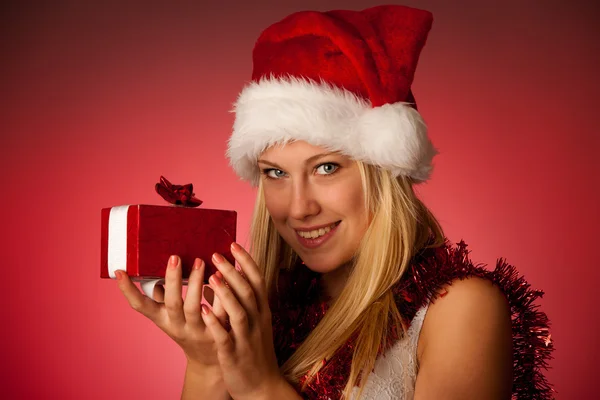 Attraktiva unga blonda kvinnan i santa claus klänning - christmass — Stockfoto