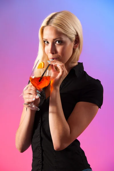 Beautiful young woman drinking aperol spritz — Stock Photo, Image