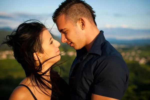 Teenage couple on a late summer afternoon in park — Stock Photo, Image