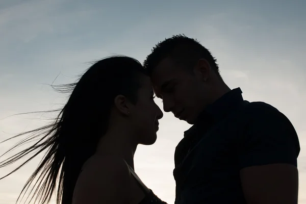 Teenage couple on a late summer afternoon in park — Stock Photo, Image