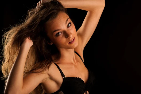 Portrait d'une jeune belle femme brune en lingerie — Photo