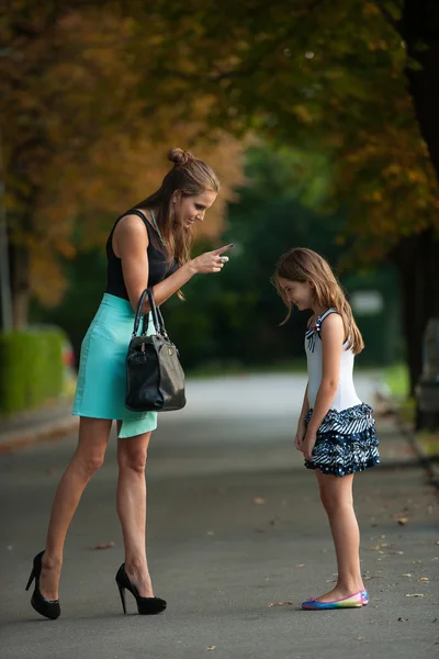 Mother talking to naughty girl on a street in park — Stock Photo, Image