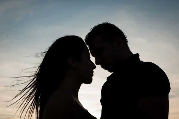 Teenage couple on a late summer afternoon in park — Stock Photo, Image