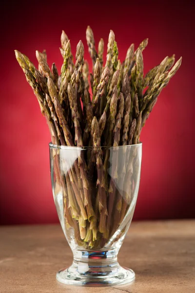 Fresh wild asparagus in a glass ready to be cooked — Stock Photo, Image