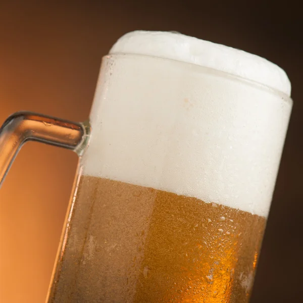 Big glass with handle filled with fresh beer with a lot of foam — Stock Photo, Image