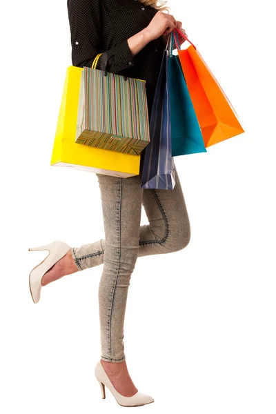Linda jovem loira caucasiana segurando vibrante compras — Fotografia de Stock