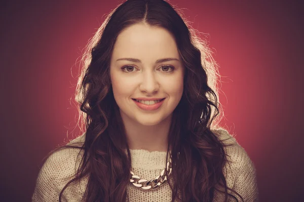 Beauty portrait of young woman with brown hair smiling — Stock Photo, Image