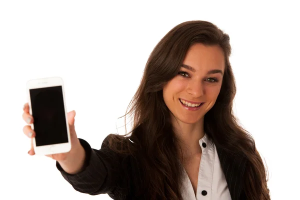 Beautiful young business woman showing a happy note on her smart — Stock Photo, Image