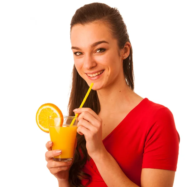 Mooie gelukkig Aziatische Kaukasische vrouw in rode t shirt drinken of — Stockfoto