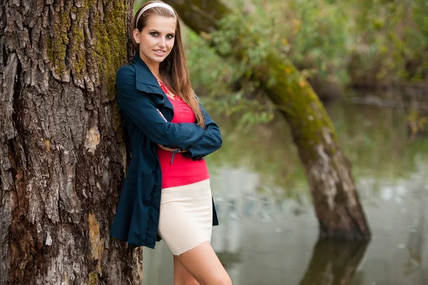 Blog style beautiful brunette woman in fashionable dress posing — Stock Photo, Image