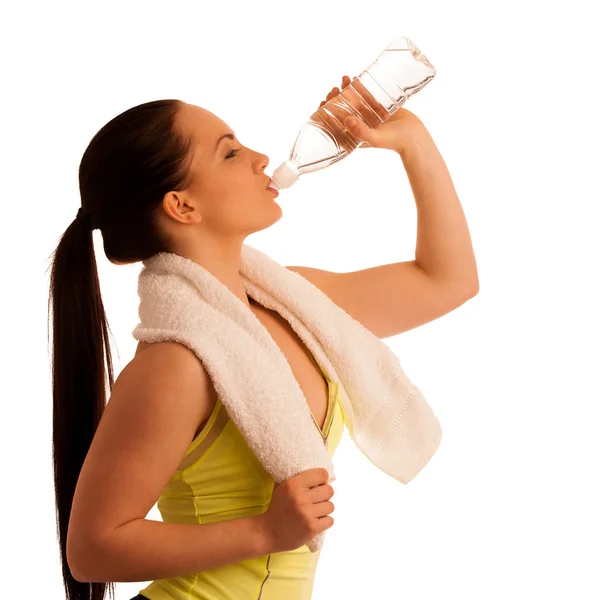 Kobieta z ręcznikiem po pracy w fitness na białym tle nad b biały — Zdjęcie stockowe