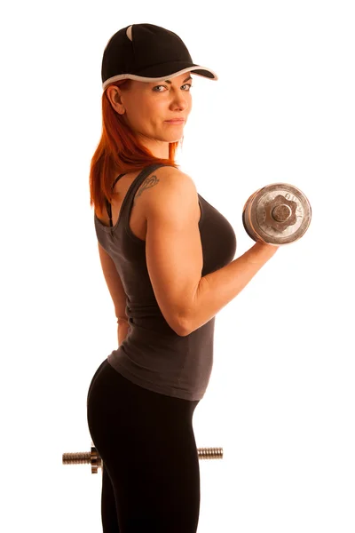 Vacker ung kvinna som arbetar med dumbels i fitness gym — Stockfoto