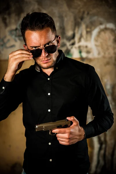 Dangerous man with a gun — Stock Photo, Image