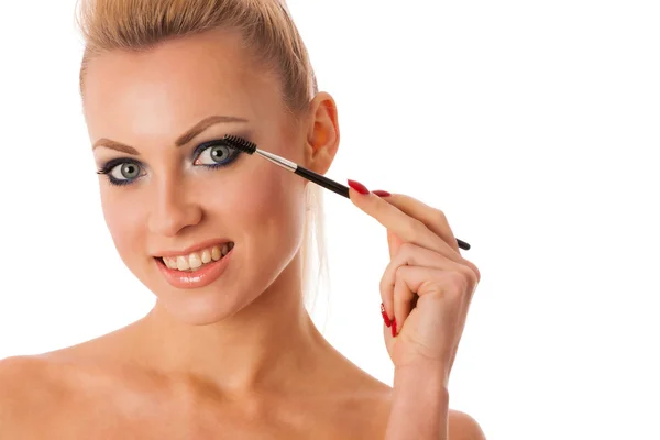 Portrait of woman holding beauty accessories, mascara, pauder br — Stock Photo, Image