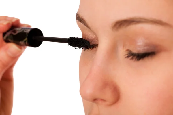 Woman applying black mascara on eyelashes, doing makeup. — Stock Photo, Image