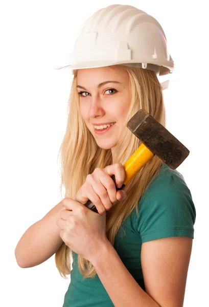 Frau mit Bauhelm und Hammer freut sich über harte Arbeit. — Stockfoto