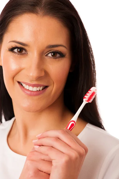 Mujer limpiando dientes con cepillo de dientes para una higiene perfecta y hea — Foto de Stock