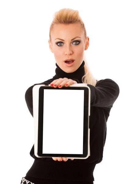 Femme tenant tablette ordinateur avec écran blanck pour commercial , — Photo