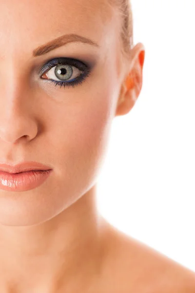 Retrato de belleza de mujer con maquillaje perfecto, ojos ahumados, lleno —  Fotos de Stock