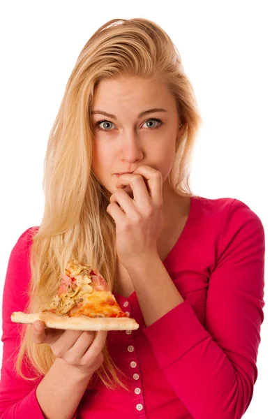 Bir p kırmaya düşünme kadınla lezzetli pizza, dilim — Stok fotoğraf