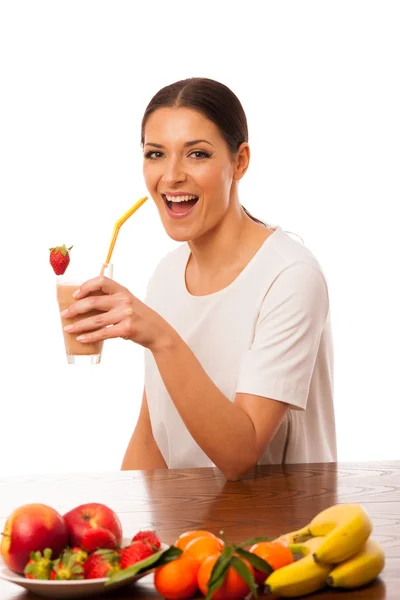 Mujer excitado de fruta fresca smoothie comida saludable . — Foto de Stock