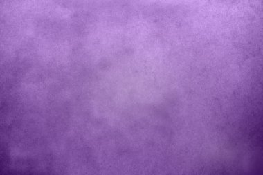 Portreler ve posterler için grunge tarzı mor bir duvar. Grunge dokuları arka planda. Soyut grunge çatlamış beton duvar.