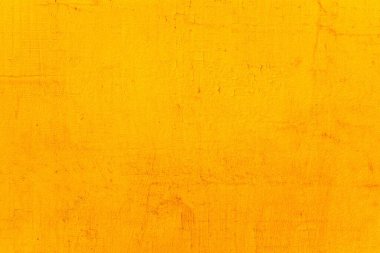 Eski sarı duvar lekeler, çatlaklar, lekeler. Soyut grunge tarzı çatı katında boyanmış beton duvar. Arkaplan, portreler, posterler için klasik duvar arkaplan dokusu.