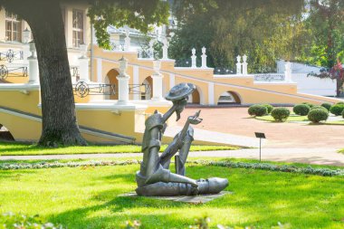 Rusya, Yaroslavl. 26 Eylül 2020. Tarihi edebiyat karakteri Don Kişot 'un anıtı.