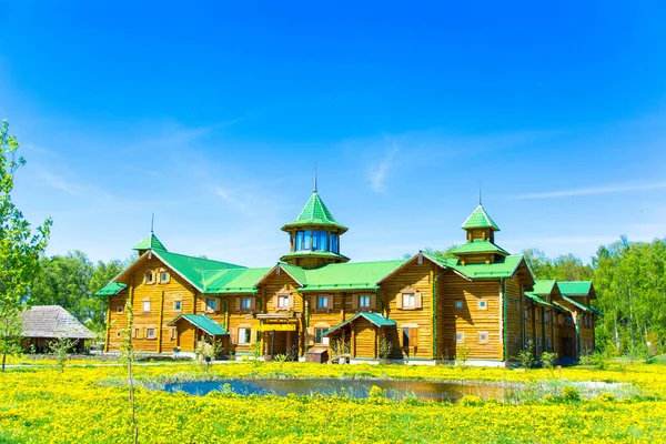 Etnomir Rússia Março 2018 Grande Casa Madeira Log House Sob — Fotografia de Stock
