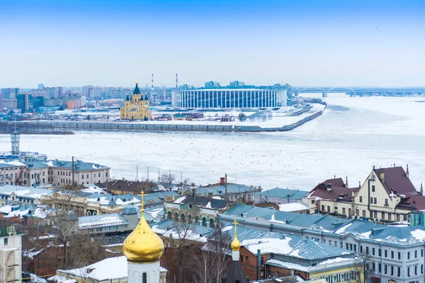 Nizhny Novgorod, Rusya. 10 Mart 2019. Şehir manzarası ve kışın Volga nehri..