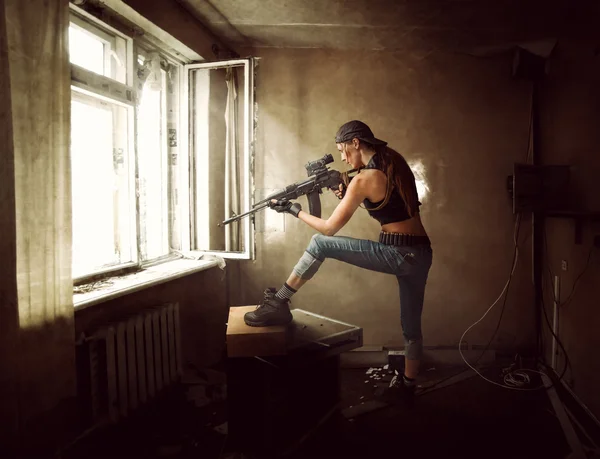 https://st2.depositphotos.com/1023099/8264/i/450/depositphotos_82644272-stock-photo-woman-sniper-and-soldier-aiming.jpg