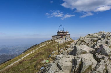 Yol Kasprowy Wierch Tatra Dağları'nda dik tarafında ve