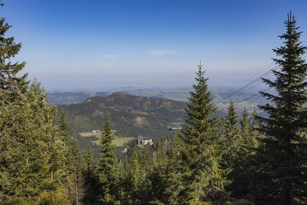 Η θέα των βουνών tatra από πεζοπορική διαδρομή. Πολωνία. Ευρώπη. — Φωτογραφία Αρχείου