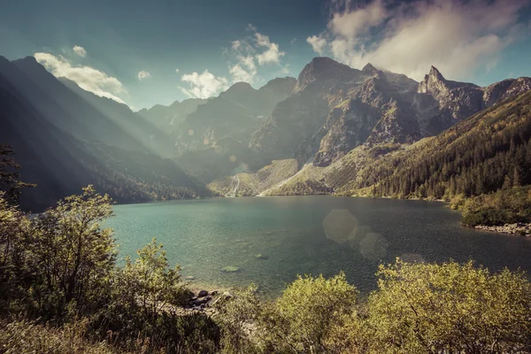 Yeşil su dağı Morskie Oko Gölü, Tatra Dağları, Polonya — Stok fotoğraf